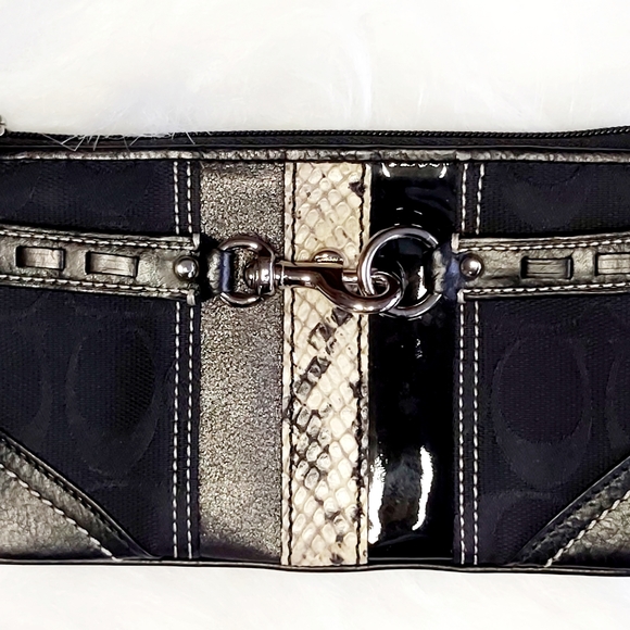Coach Hampton Black Signature/Snakeskin Wristlet - Picture 5 of 7